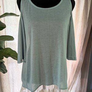 Umgee lace cold shoulder, size L